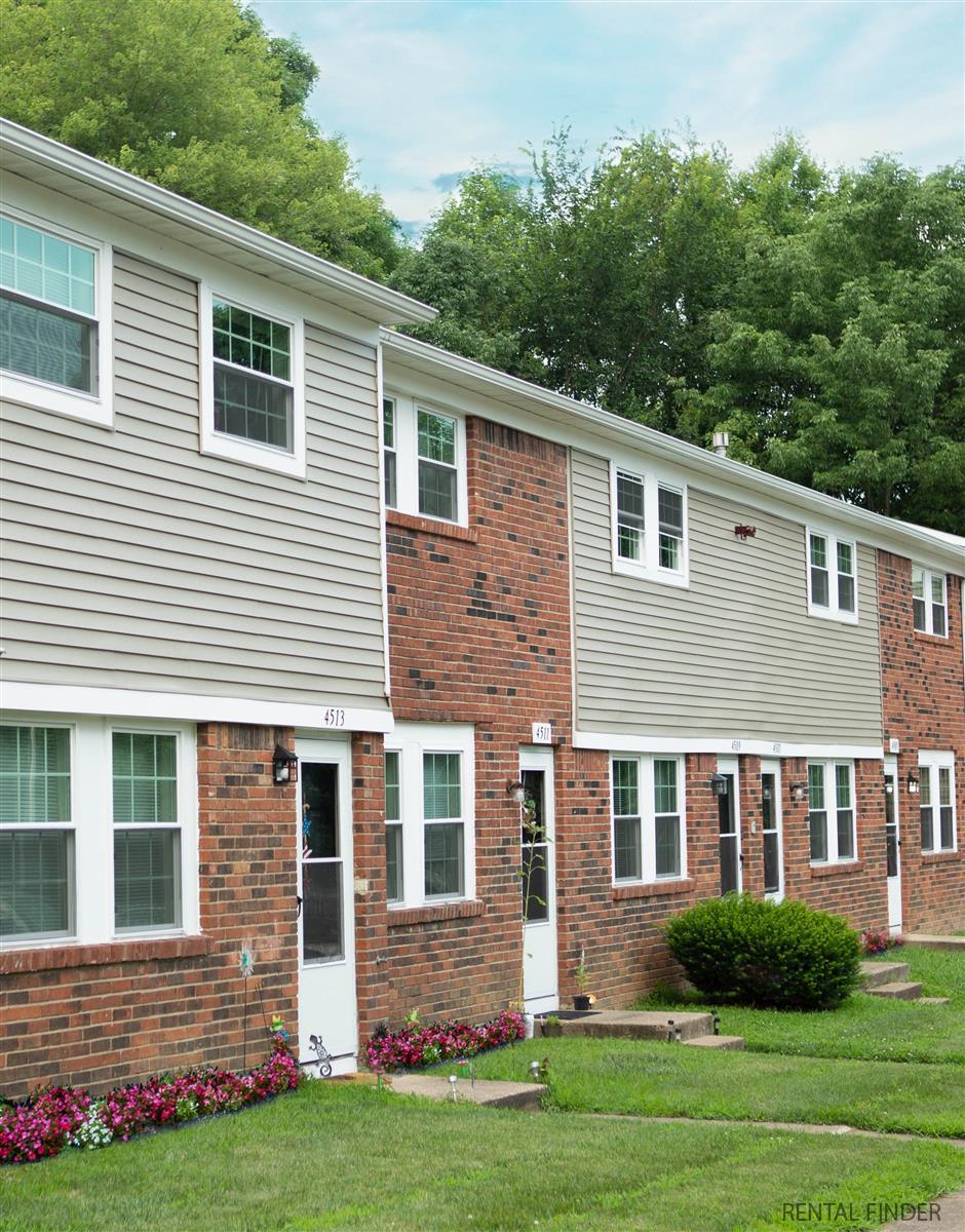 Pine Townhomes Apartment in Evansville, IN